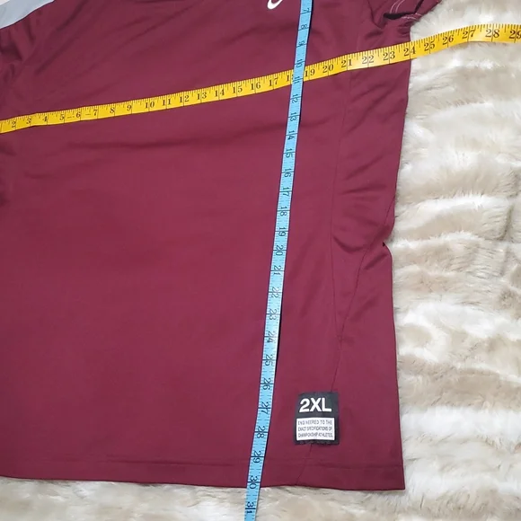 Womens like new burgundy Nike baseball T-shirt - Picture 3 of 6